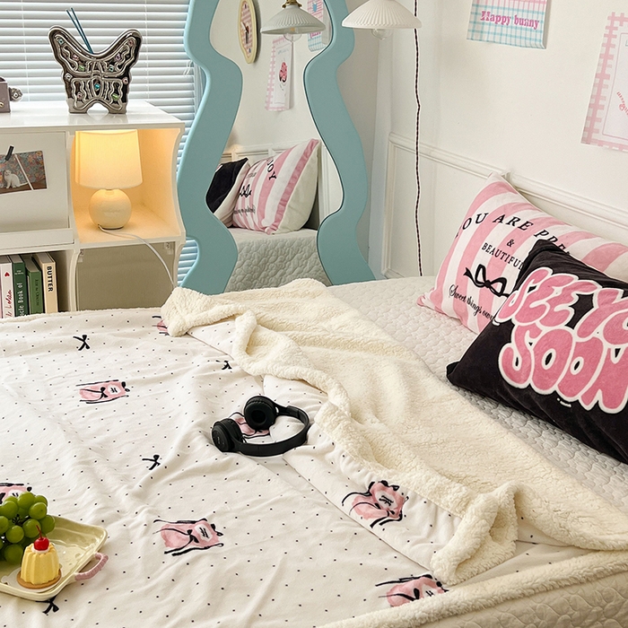 91家纺网 家纺一手货源 找家纺 昔可家纺 2024新款羊羔绒牛奶绒毛毯系列（三）-场景二-ins风系列 芭蕾蛋糕