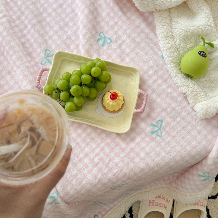 91家纺网 家纺一手货源 找家纺 昔可家纺 2024新款羊羔绒牛奶绒毛毯系列（三）-场景二-少女风系列 粉格蝴蝶结