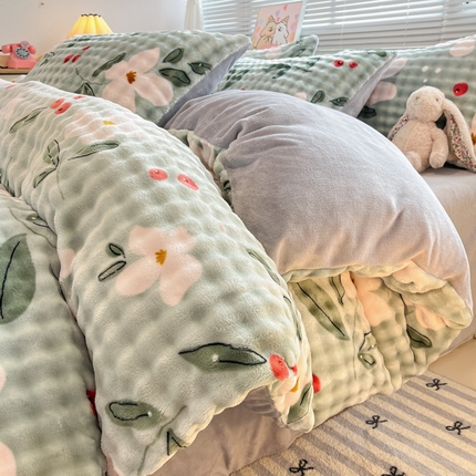 91家纺网 家纺一手货源 找家纺 （总）梵克保罗 2024秋冬新款加厚泡泡牛奶绒数码印花工艺立体仿兔毛四件套