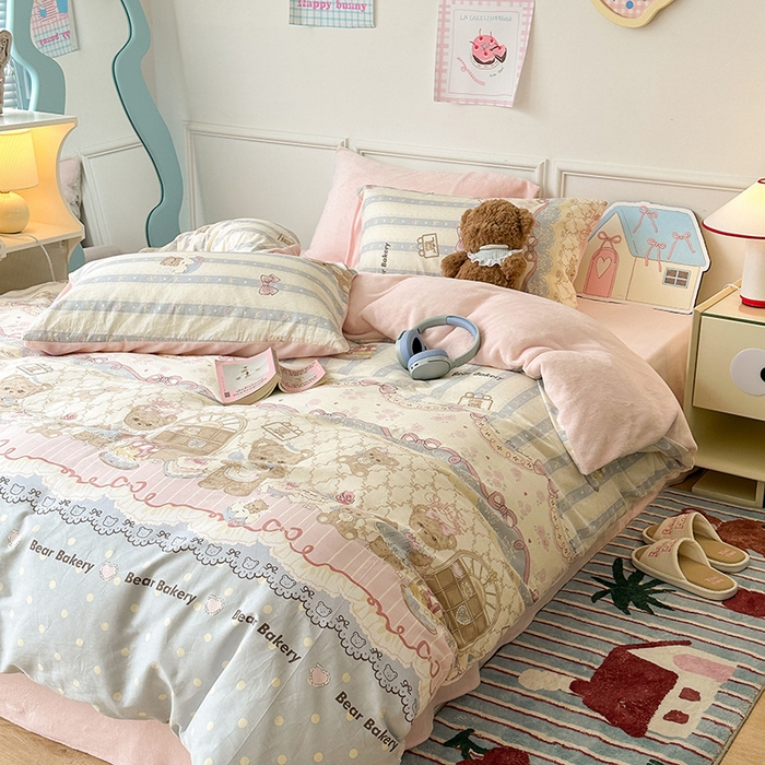 91家纺网 家纺一手货源 找家纺 昔可家纺 2024新款秋冬新款棉加牛奶绒四件套 美味蛋糕熊