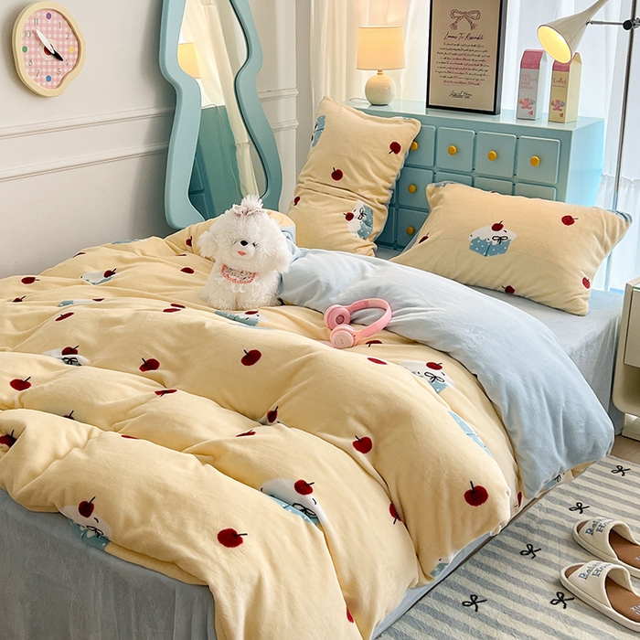 91家纺网 家纺一手货源 找家纺 昔可家纺 2024新款印花牛奶绒四件套系列-ins少女系列 樱桃奶油蛋糕