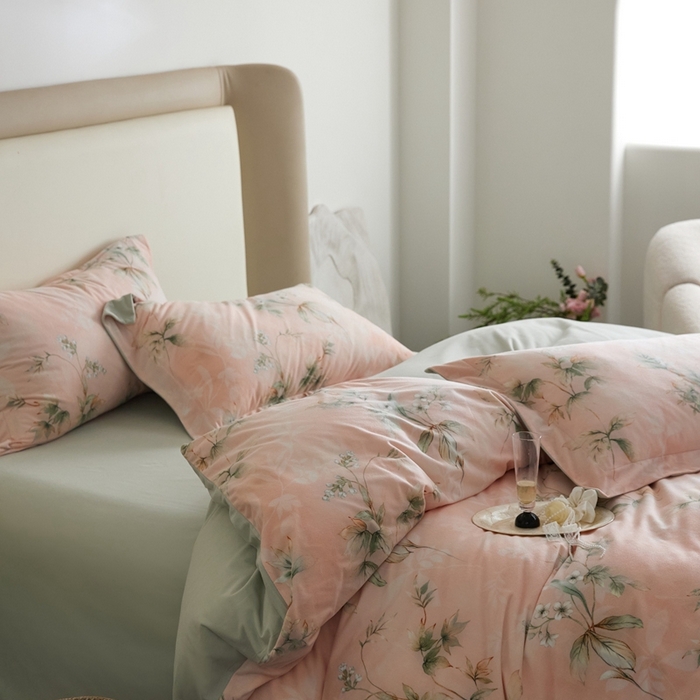 91家纺网 家纺一手货源 找家纺 金奇达家纺 2025秋冬保暖加厚绒类四件套羽零绒【自然为美】（标准号全网控价(折后券后)不低于159元，（拿货价会员减20元)） 竹韵-茶粉