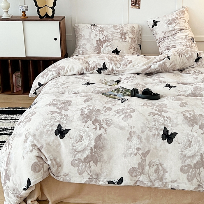 91家纺网 家纺一手货源 找家纺 昔可家纺 2024新款印花牛奶绒四件套系列-复古小清新系列 水墨花蝴蝶