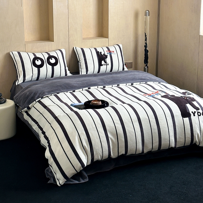 91家纺网 家纺一手货源 找家纺 昔可家纺 2024新款大版数码印花设计师牛奶绒四件套 功夫黑猫