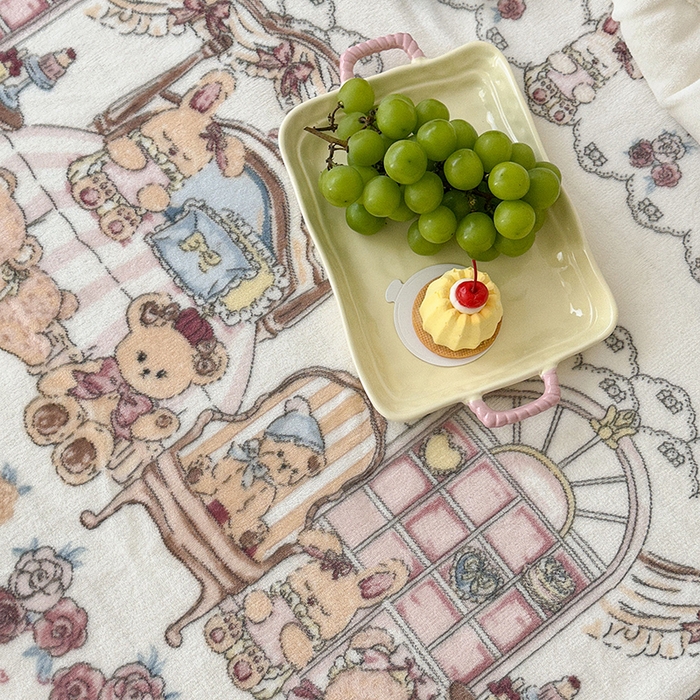 91家纺网 家纺一手货源 找家纺 昔可家纺 2024新款羊羔绒牛奶绒毛毯系列（三）-场景二-洛丽塔系列 小熊玩偶屋