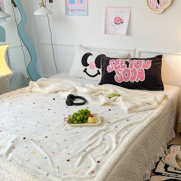 91家纺网 家纺一手货源 找家纺 昔可家纺 2024新款羊羔绒牛奶绒毛毯系列（三）-场景二-少女风系列 彩色小星星
