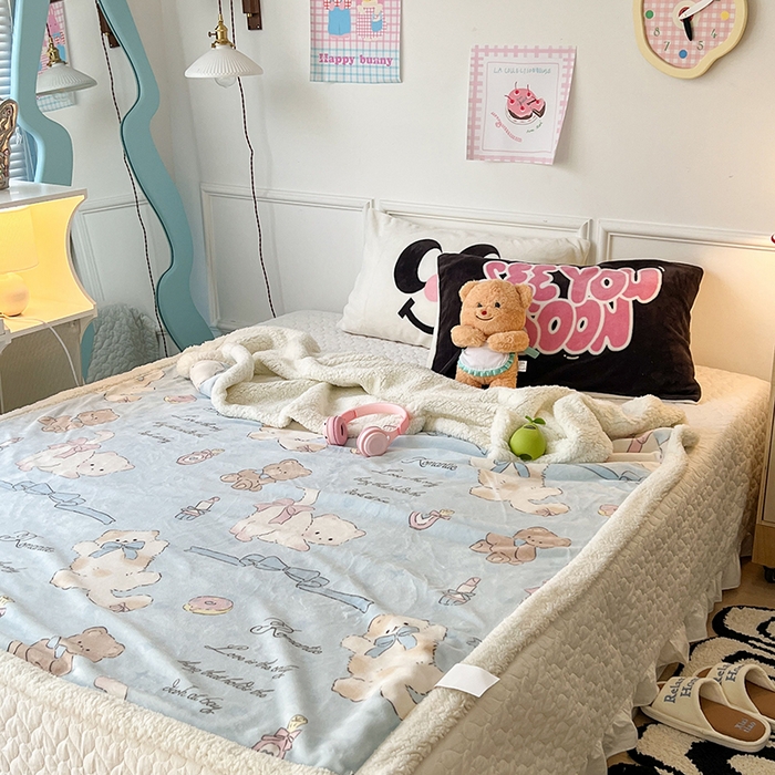 91家纺网 家纺一手货源 找家纺 昔可家纺 2024新款羊羔绒牛奶绒毛毯系列（三）-场景二-卡通系列 小熊礼物