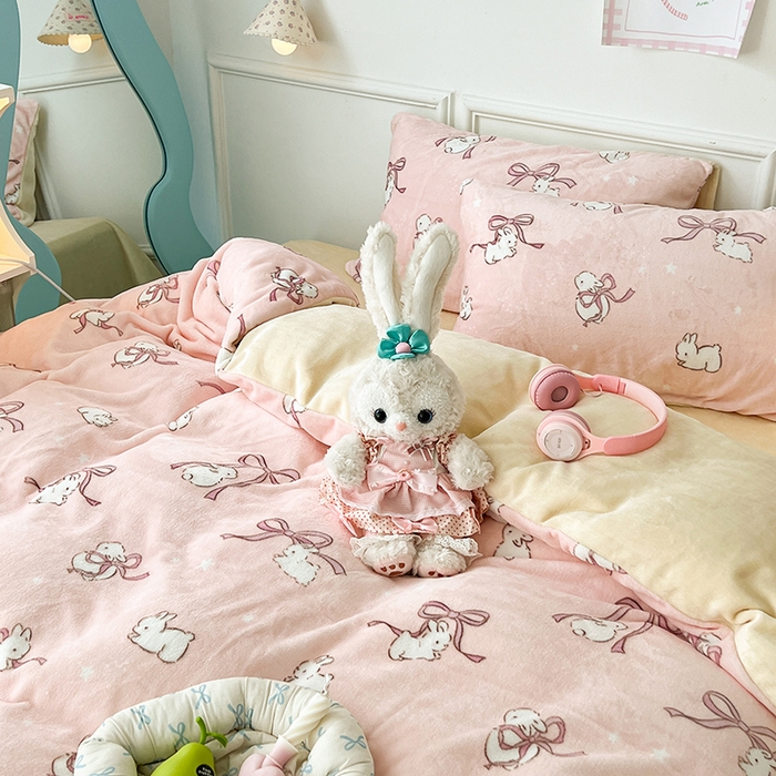 91家纺网 家纺一手货源 找家纺 昔可家纺 2024新款印花牛奶绒四件套系列-卡通系列 星野兔