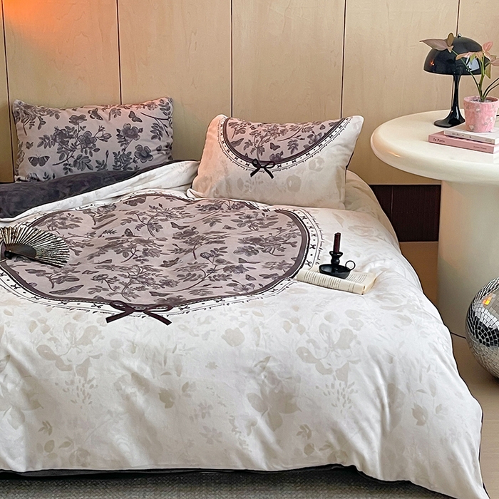 91家纺网 家纺一手货源 找家纺 昔可家纺 2024新款大版数码印花设计师牛奶绒四件套 法式花园