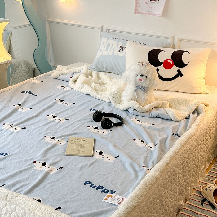 91家纺网 家纺一手货源 找家纺 昔可家纺 2024新款羊羔绒牛奶绒毛毯系列（三）-场景二-卡通系列 糖果小狗