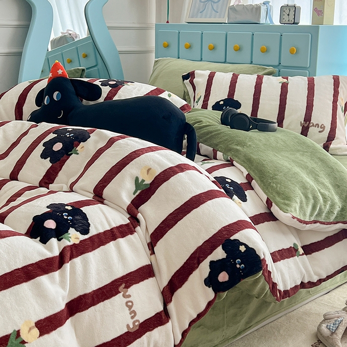 91家纺网 家纺一手货源 找家纺 昔可家纺 2024新款印花牛奶绒四件套系列-卡通系列 萌萌小修狗