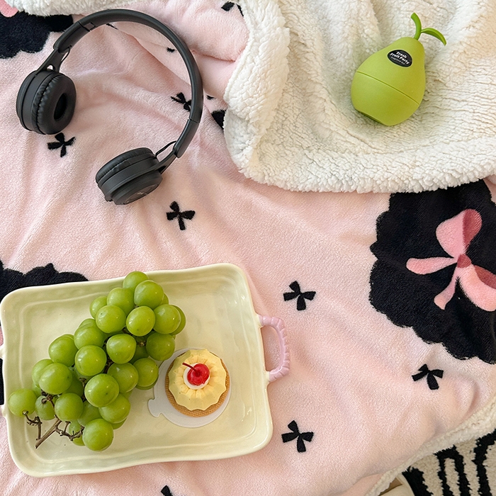 91家纺网 家纺一手货源 找家纺 昔可家纺 2024新款羊羔绒牛奶绒毛毯系列（三）-场景二-少女风系列 蕾系少女