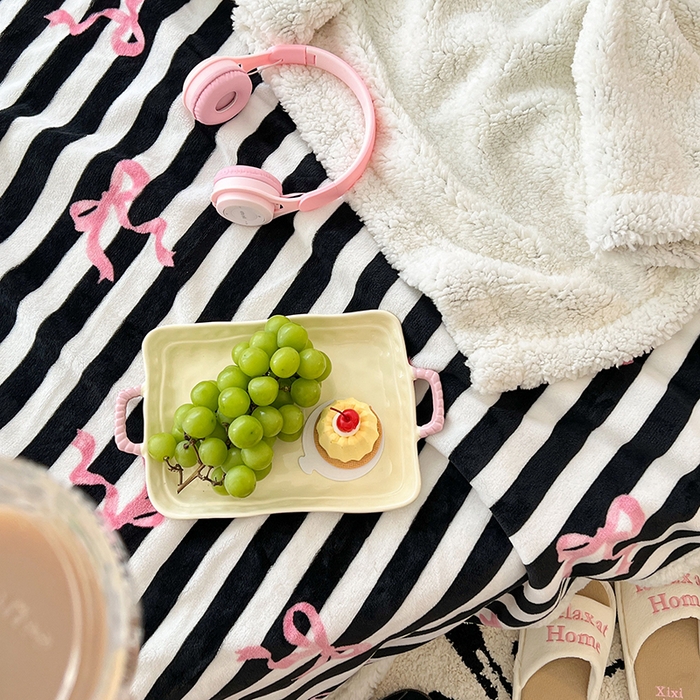 91家纺网 家纺一手货源 找家纺 昔可家纺 2024新款羊羔绒牛奶绒毛毯系列（三）-场景二-少女风系列 黑粉芭蕾蝴蝶结