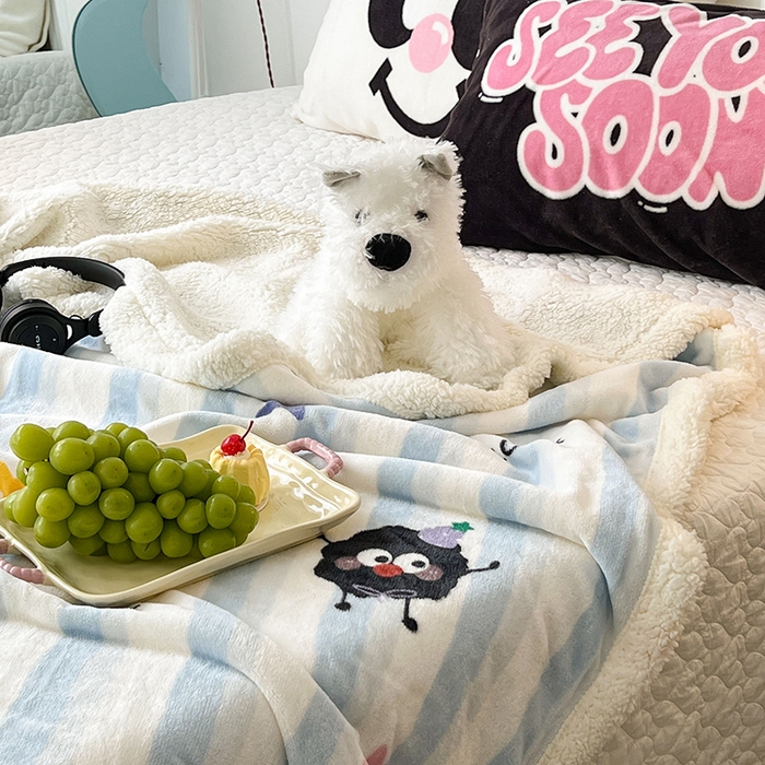 91家纺网 家纺一手货源 找家纺 昔可家纺 2024新款羊羔绒牛奶绒毛毯系列（三）-场景二-卡通系列 星星小黑球