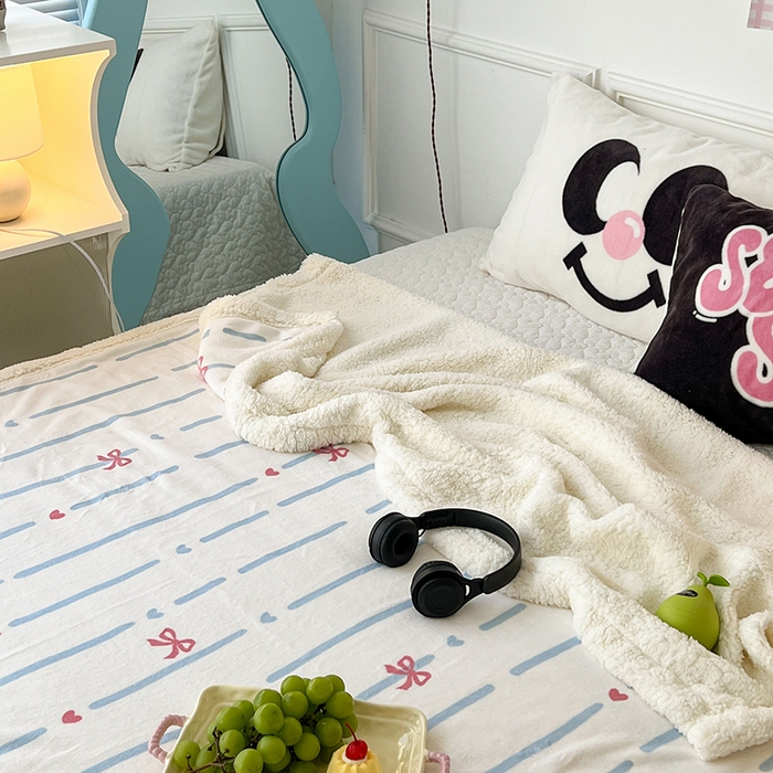 91家纺网 家纺一手货源 找家纺 昔可家纺 2024新款羊羔绒牛奶绒毛毯系列（三）-场景二-少女风系列 梦幻蝴蝶结