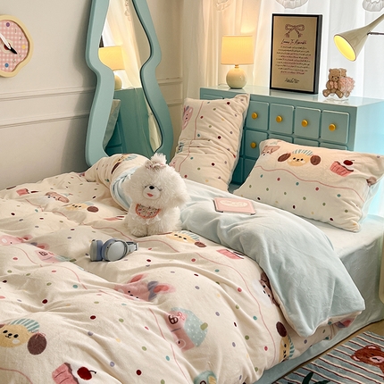 91家纺网 家纺一手货源 找家纺 昔可家纺 2024新款印花牛奶绒四件套系列-卡通系列 萌宠小窝
