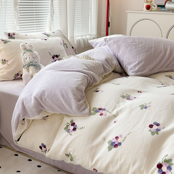 91家纺网 家纺一手货源 找家纺 昔可家纺 2024新款印花牛奶绒四件套系列-2023年热款系列 紫色葡萄