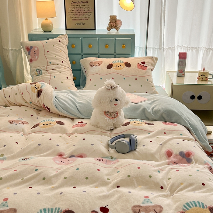 91家纺网 家纺一手货源 找家纺 昔可家纺 2024新款印花牛奶绒四件套系列-卡通系列 萌宠小窝