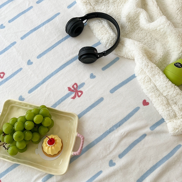 91家纺网 家纺一手货源 找家纺 昔可家纺 2024新款羊羔绒牛奶绒毛毯系列（三）-场景二-少女风系列 梦幻蝴蝶结