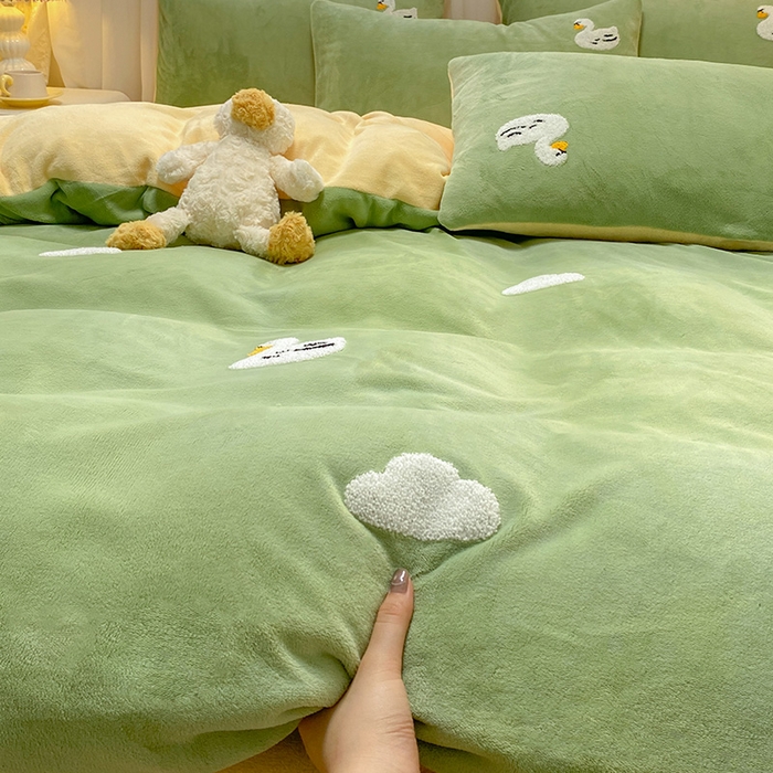 91家纺网 家纺一手货源 找家纺 （总）眠帛家居 2024新款高克重双拼牛奶绒毛巾绣四件套