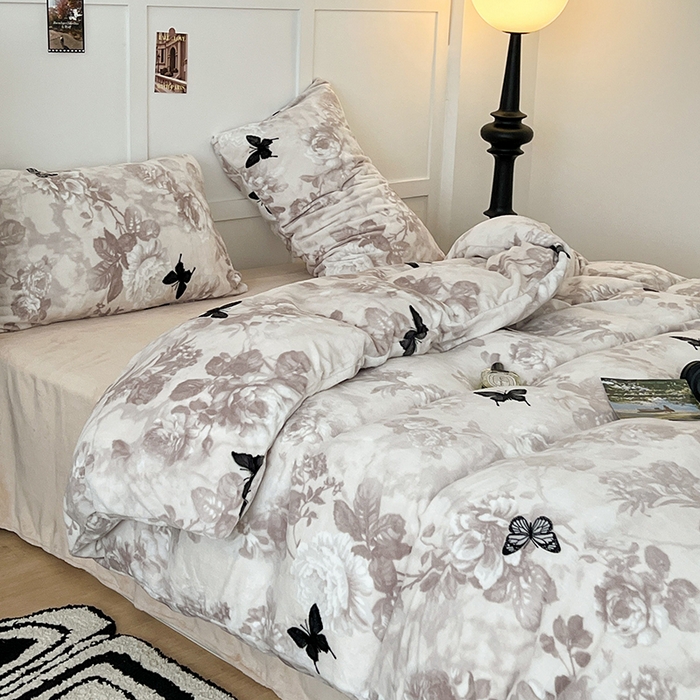 91家纺网 家纺一手货源 找家纺 昔可家纺 2024新款印花牛奶绒四件套系列-复古小清新系列 水墨花蝴蝶