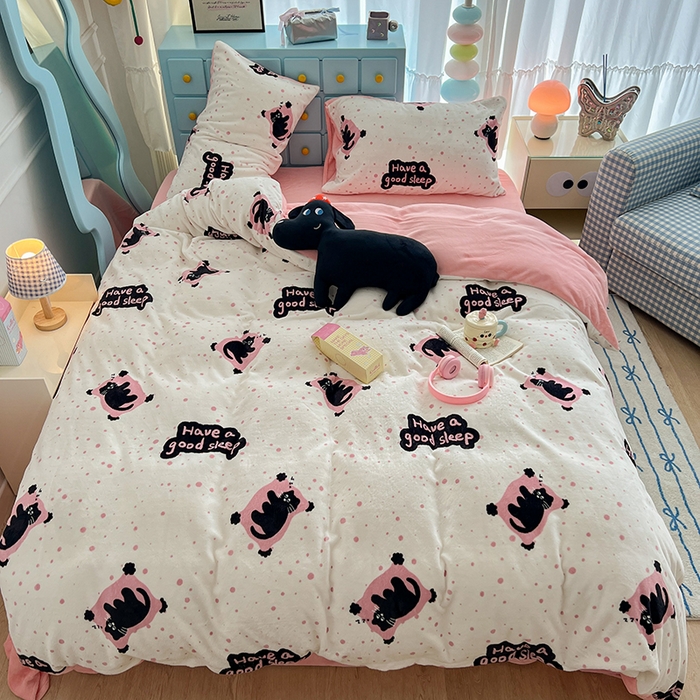 91家纺网 家纺一手货源 找家纺 昔可家纺 2024新款印花牛奶绒四件套系列-卡通系列 晚安猫猫