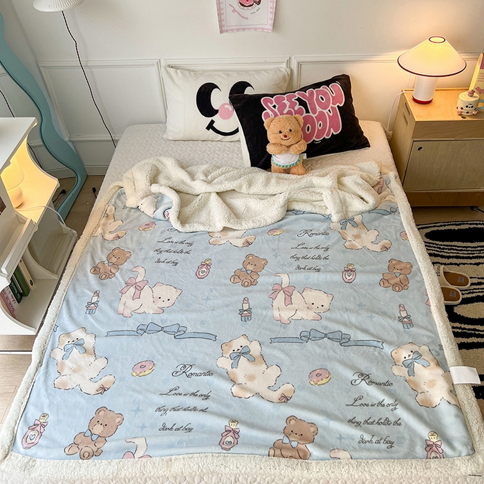 91家纺网 家纺一手货源 找家纺 昔可家纺 2024新款羊羔绒牛奶绒毛毯系列（三）-场景二-卡通系列 小熊礼物