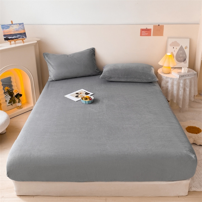 91家纺网 家纺一手货源 找家纺 眠帛家居 2024新款纯色高克重牛奶绒单床笠 浅灰