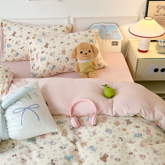 91家纺网 家纺一手货源 找家纺 昔可家纺 2024新款印花牛奶绒四件套系列-卡通系列 油画小萌物