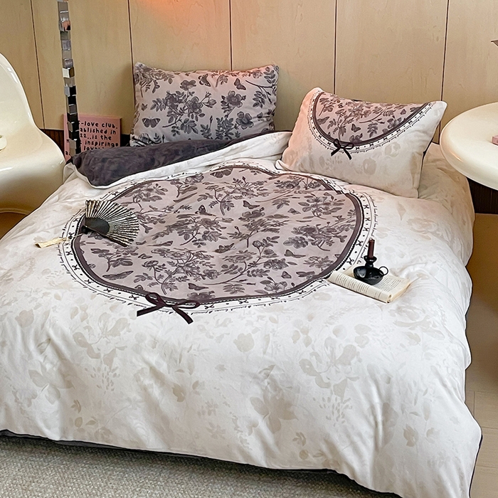 91家纺网 家纺一手货源 找家纺 昔可家纺 2024新款大版数码印花设计师牛奶绒四件套 法式花园