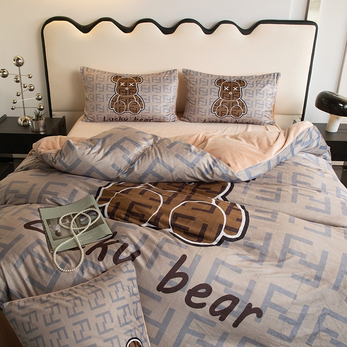 91家纺网 家纺一手货源 找家纺 色鬼布艺 2024新款婴儿绒数码印花牛奶绒四件套仿大牌直播爆款网红款 咔芬