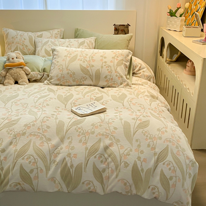 91家纺网 家纺一手货源 找家纺 呗旺鹿 2024新款高克重着色烂花雕花牛奶绒轻奢四件套 春日铃兰清新绿