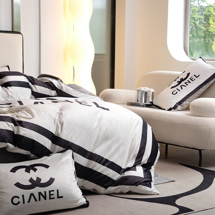 91家纺网 家纺一手货源 找家纺 色鬼布艺 2024新款婴儿绒数码印花牛奶绒四件套仿大牌直播爆款网红款 可可白