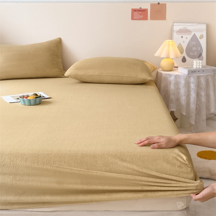 91家纺网 家纺一手货源 找家纺 眠帛家居 2024新款纯色高克重牛奶绒单床笠 米驼