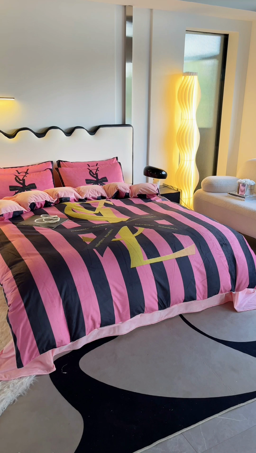 91家纺网 家纺一手货源 找家纺 色鬼布艺 2024新款婴儿绒数码印花牛奶绒四件套仿大牌直播爆款网红款 反转巴黎