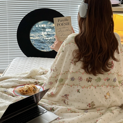 昔可家纺 2024新款羊羔绒牛奶绒毛毯系列（三）-场景二-卡通系列 花朵草莓兔