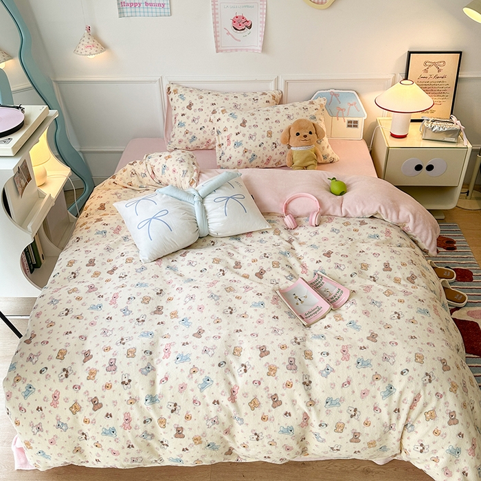 91家纺网 家纺一手货源 找家纺 昔可家纺 2024新款印花牛奶绒四件套系列-卡通系列 油画小萌物