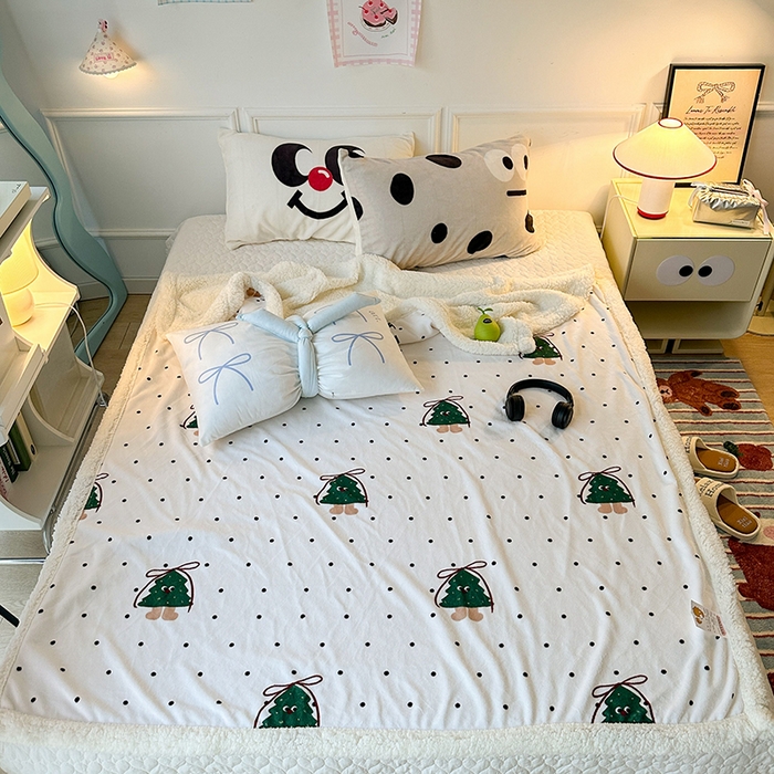 91家纺网 家纺一手货源 找家纺 昔可家纺 2024新款羊羔绒牛奶绒毛毯系列（三）-场景二-ins风系列 丝带圣诞树