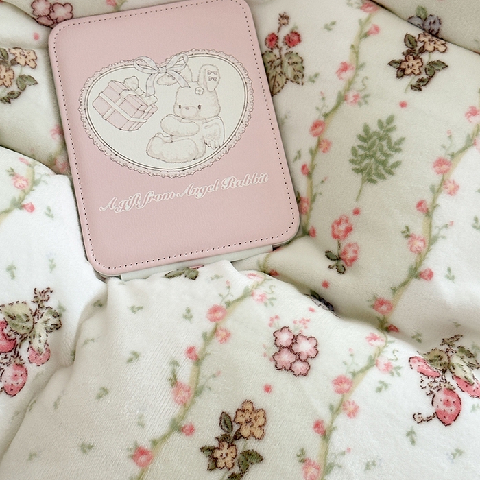 91家纺网 家纺一手货源 找家纺 昔可家纺 2024新款印花牛奶绒四件套系列-复古小清新系列 花朵草莓兔