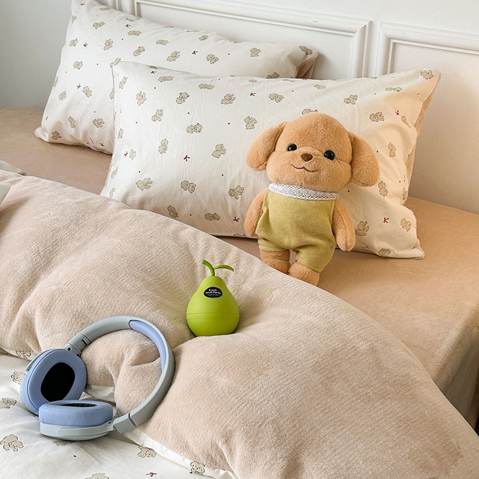 91家纺网 家纺一手货源 找家纺 昔可家纺 2024新款秋冬新款棉加牛奶绒四件套 棕色小比熊