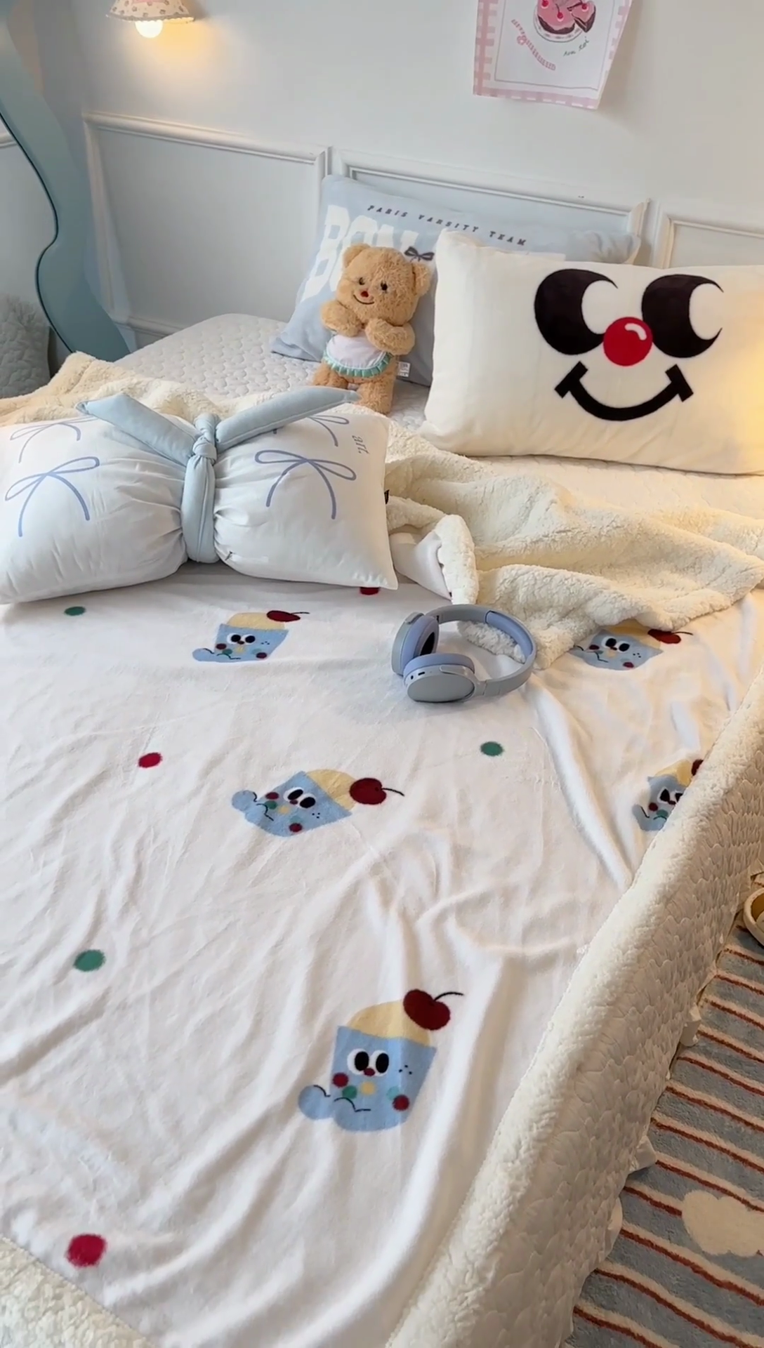 91家纺网 家纺一手货源 找家纺 昔可家纺 2024新款羊羔绒牛奶绒毛毯系列（三）-场景二-ins风系列 樱桃冰可乐