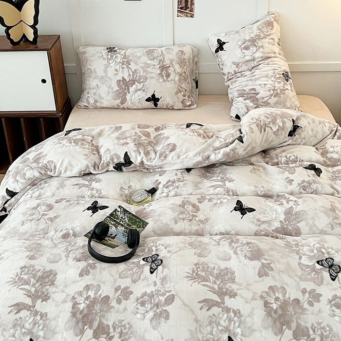 91家纺网 家纺一手货源 找家纺 昔可家纺 2024新款印花牛奶绒四件套系列-复古小清新系列 水墨花蝴蝶