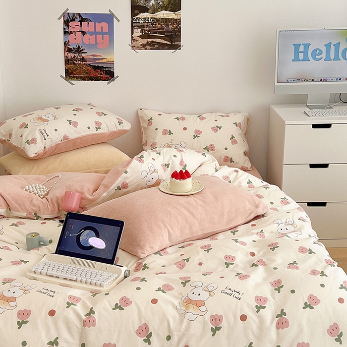 91家纺网 家纺一手货源 找家纺 昔可家纺 2024新款秋冬新款棉加牛奶绒四件套 粉郁金兔