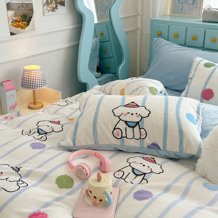 91家纺网 家纺一手货源 找家纺 昔可家纺 2024新款印花牛奶绒四件套系列-卡通系列 蓝波纹奶狗