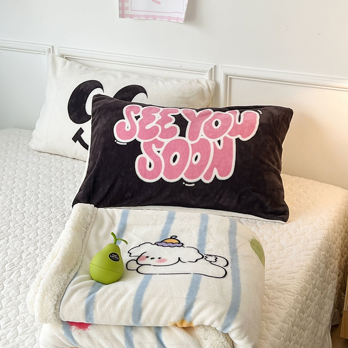 91家纺网 家纺一手货源 找家纺 昔可家纺 2024新款羊羔绒牛奶绒毛毯系列（三）-场景二-卡通系列 蓝波纹奶狗