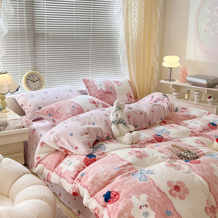 91家纺网 家纺一手货源 找家纺 昔可家纺 2024新款印花牛奶绒四件套系列-2023年热款系列 油画小兔