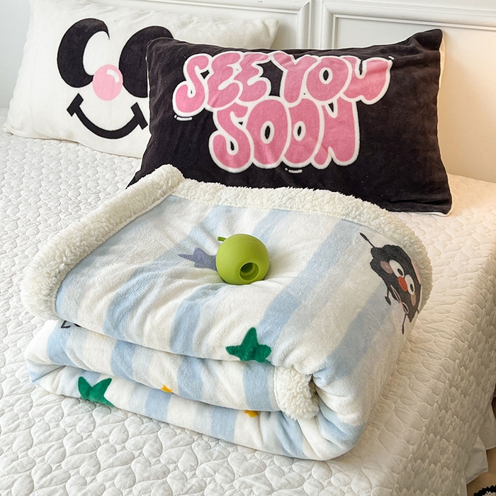 91家纺网 家纺一手货源 找家纺 昔可家纺 2024新款羊羔绒牛奶绒毛毯系列（三）-场景二-卡通系列 星星小黑球