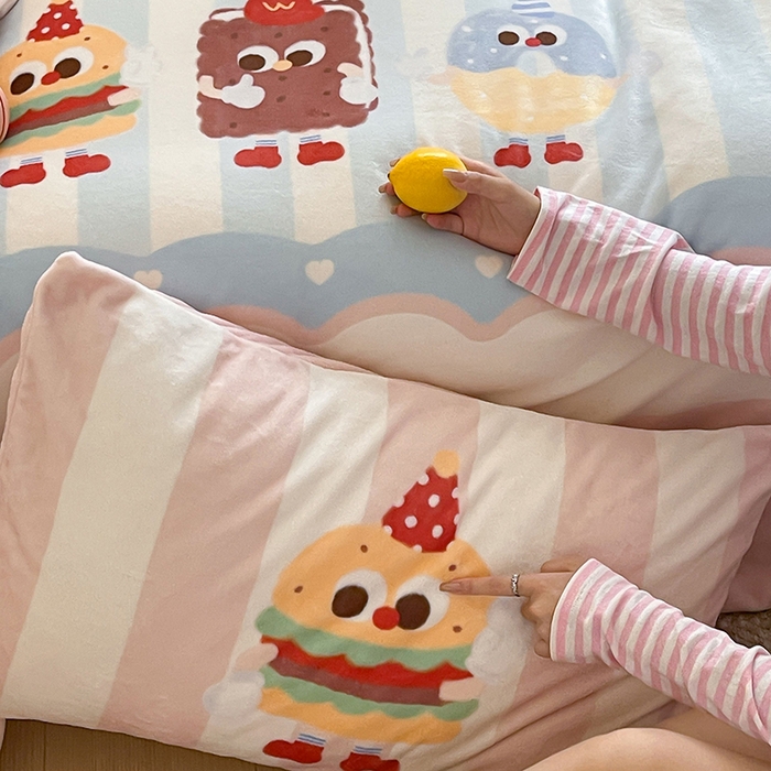 91家纺网 家纺一手货源 找家纺 昔可家纺 2024新款大版数码印花设计师牛奶绒四件套 奶油之家