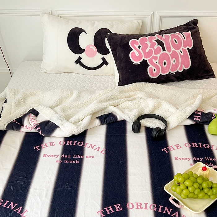 91家纺网 家纺一手货源 找家纺 昔可家纺 2024新款羊羔绒牛奶绒毛毯系列（三）-场景二-少女风系列 甜酷字母