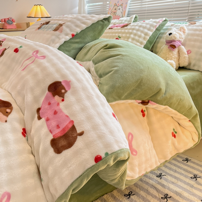 91家纺网 家纺一手货源 找家纺 梵克保罗 2024秋冬新款加厚泡泡牛奶绒数码印花工艺立体仿兔毛四件套 狗狗乐园-米白